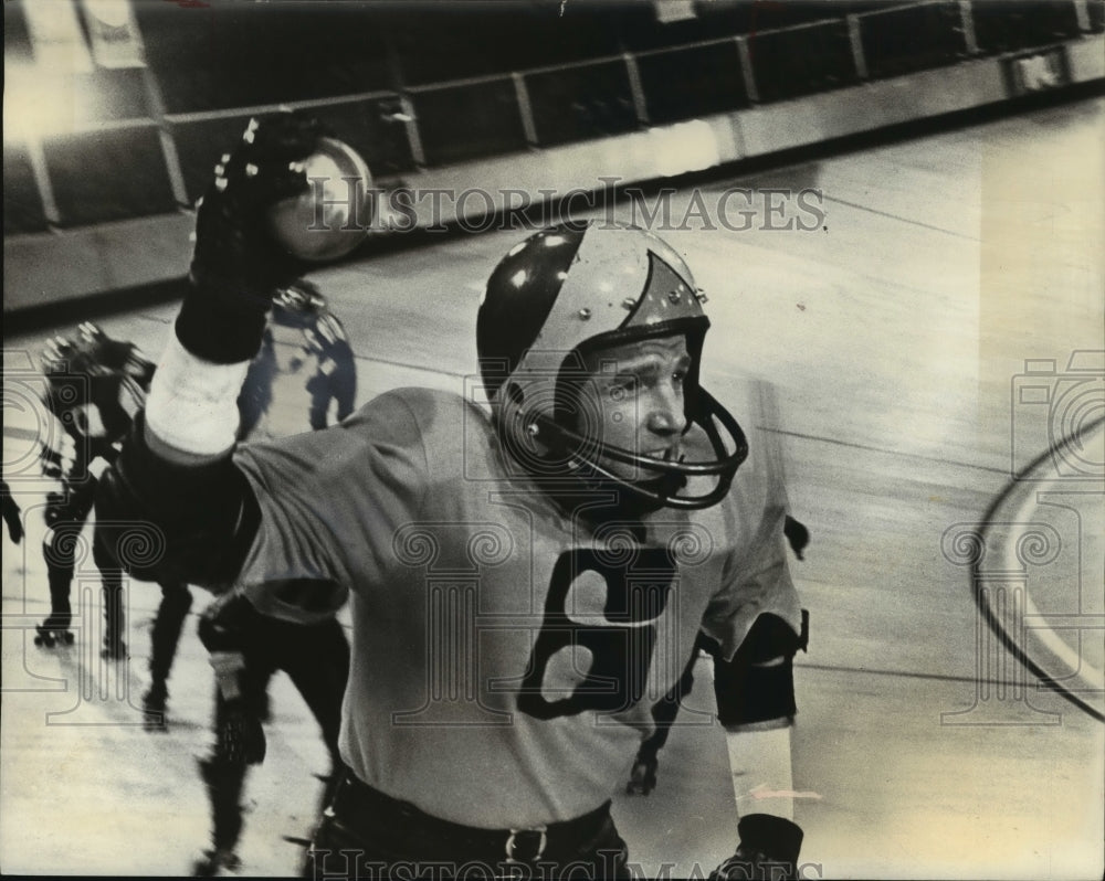 1975 Press Photo James Caan in Roundup Rollerball - ney24243- Historic Images