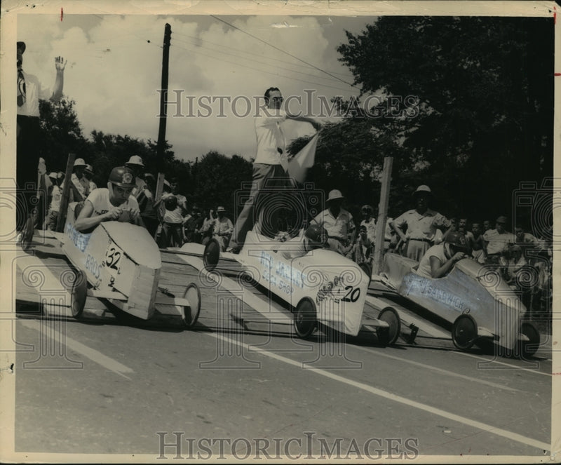Load image into Gallery viewer, 1962 Press Photo Soap Box Derby Racing Jeff Parrish, William Stevens &amp; Stewart
