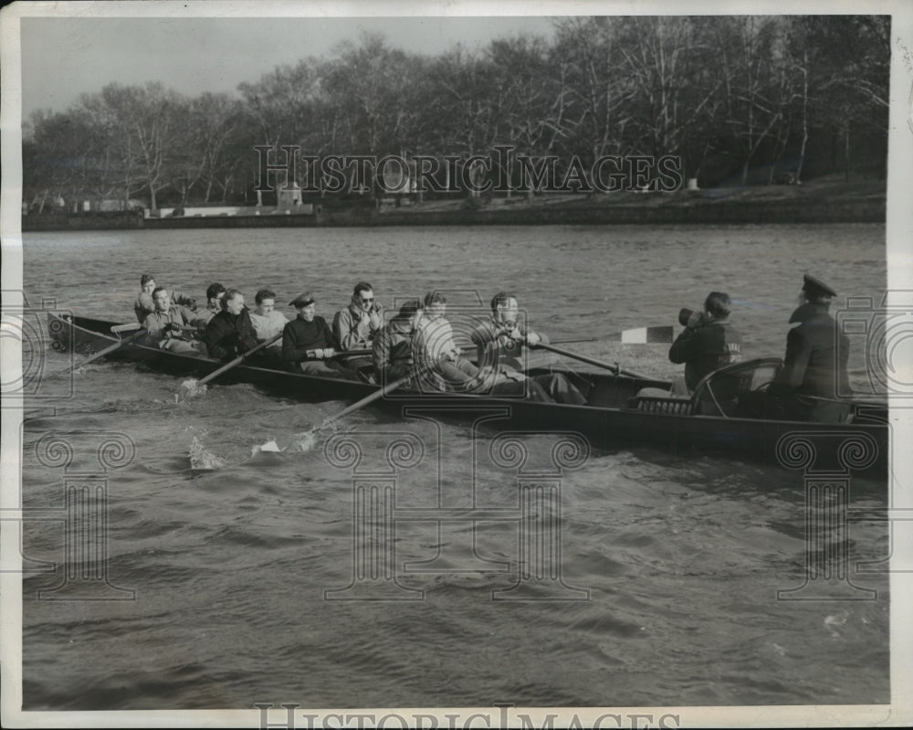 1944 Press Photo Blind marine crew works out for shell race - ney24437