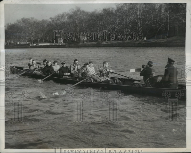 Load image into Gallery viewer, 1944 Press Photo Blind marine crew works out for shell race - ney24437
