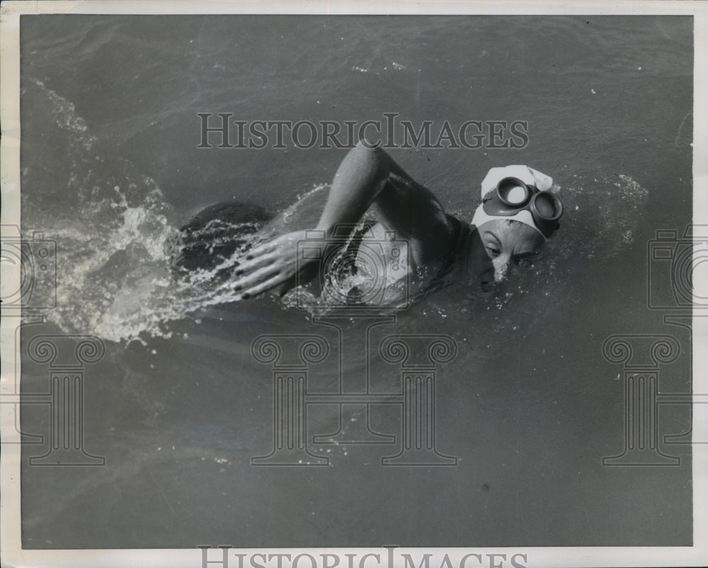1955 Press Photo Distance Swimmer Florence Chadwick at English Channel