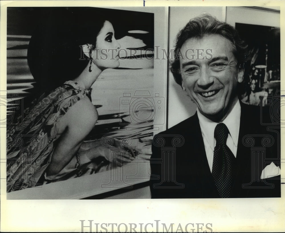 1984 Press Photo Photographer Vic Skrebneski with 1969 Lauder Photo - ney24528
