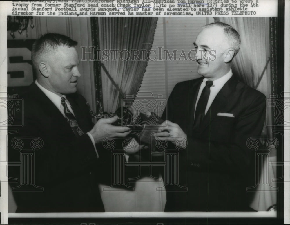 1957 Press Photo Tom Harmon, Chuck Taylor at Stanford Football Awards Banquet- Historic Images