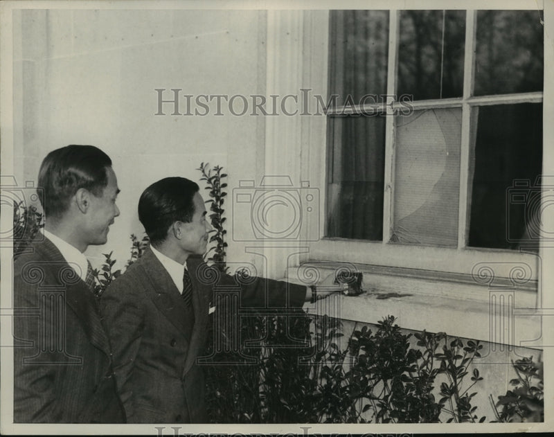 Load image into Gallery viewer, 1938 Press Photo Attaches Survey Embassy Window Broken by John T Clarke
