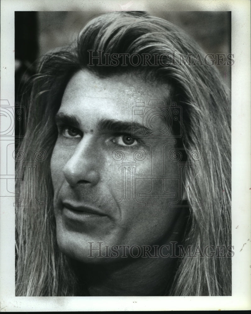 1993 Press Photo Fabio at Filene's - ney25051