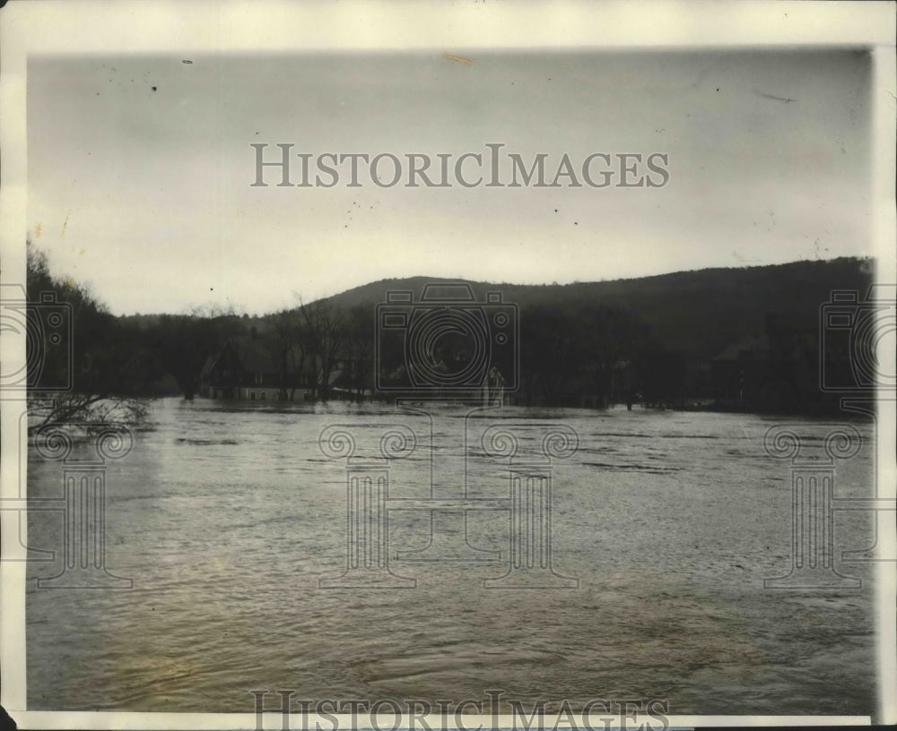 1927 Press Photo View of White River in Junction Vermont Showing Heavy Waters
