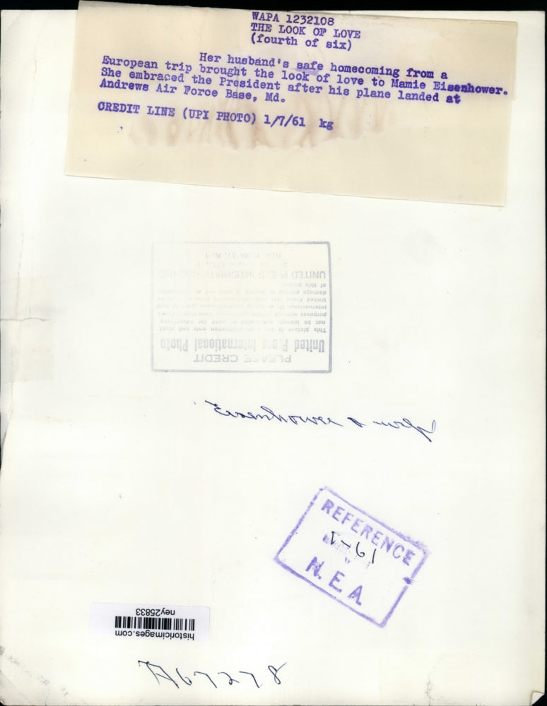 1961 Press Photo Mrs Eisenhower Greets Pres Eisenhower After European Trip