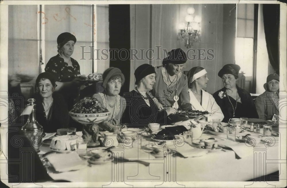 1931 Press Photo Mrs Hoover Guest at Luncheon By Wives of Prominent Senators