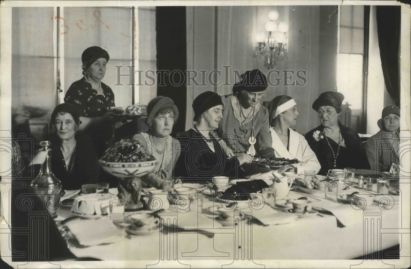 Load image into Gallery viewer, 1931 Press Photo Mrs Hoover Guest at Luncheon By Wives of Prominent Senators

