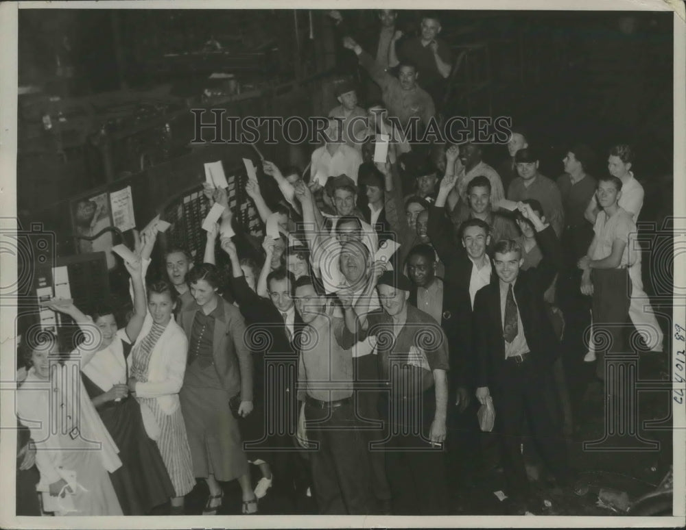 1937 Press Photo Clocking In at Upson Works of Republic Organization