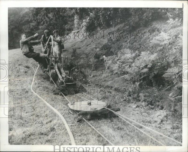 Load image into Gallery viewer, 1945 Press Photo Workers Operate a Cable Laying Plow in England - ney27045
