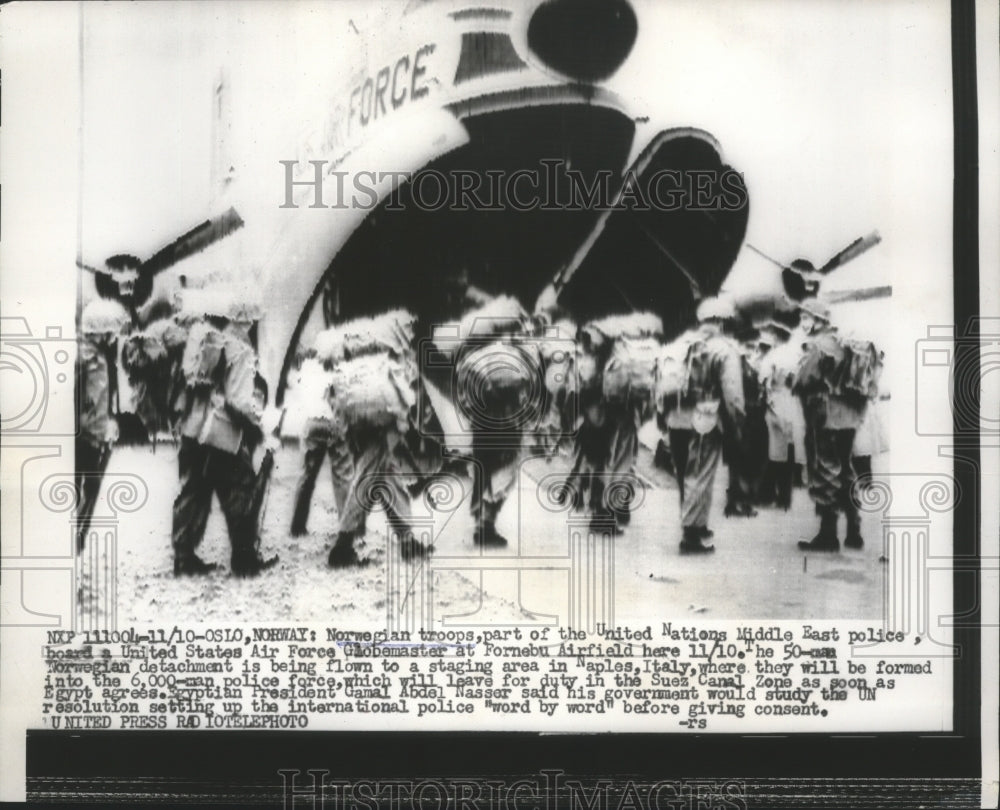 1956 Press Photo Norwegian Troops Board a United States Air Force Globemaster