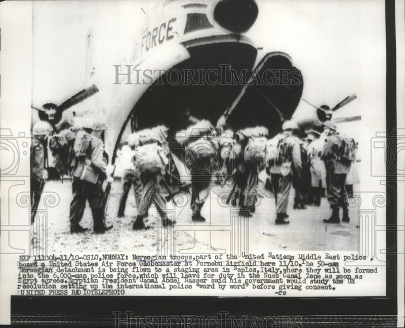 Load image into Gallery viewer, 1956 Press Photo Norwegian Troops Board a United States Air Force Globemaster
