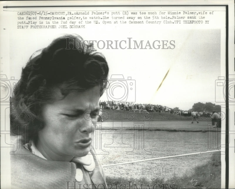 Load image into Gallery viewer, 1952 Press Photo Golfer Arnold Palmer's Putt too much for Wife, Winnie Palmer
