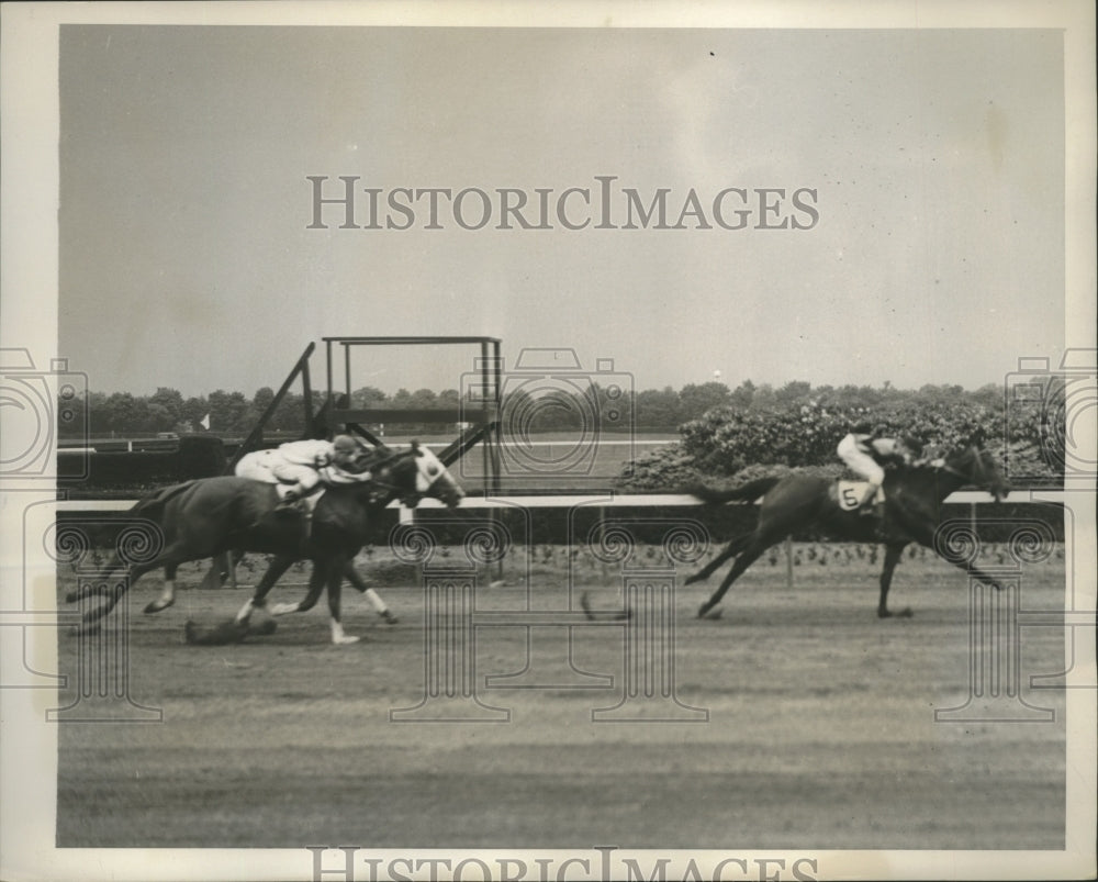1939 Press Photo Ariel Toy finishing first ahead of Entracte - ney27288