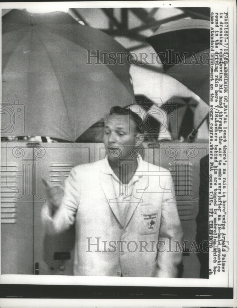 Load image into Gallery viewer, 1962 Press Photo Arnold Palmer in dressing room waving his hand through the air
