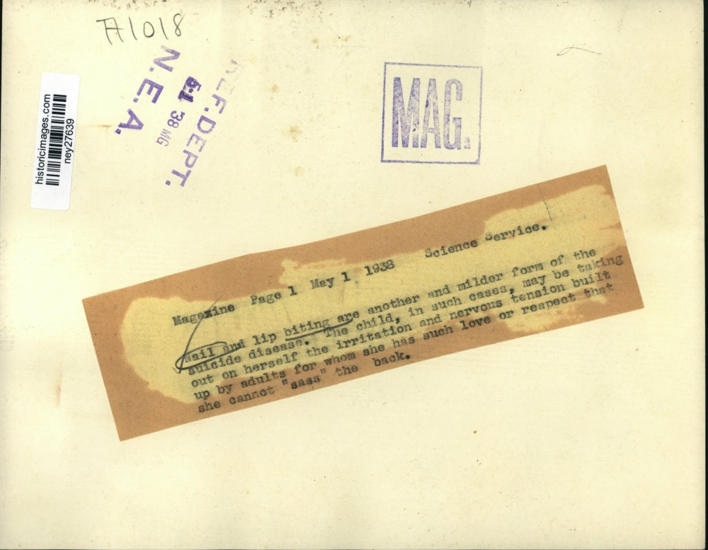 1938 Press Photo Little girl biting her nails - ney27639