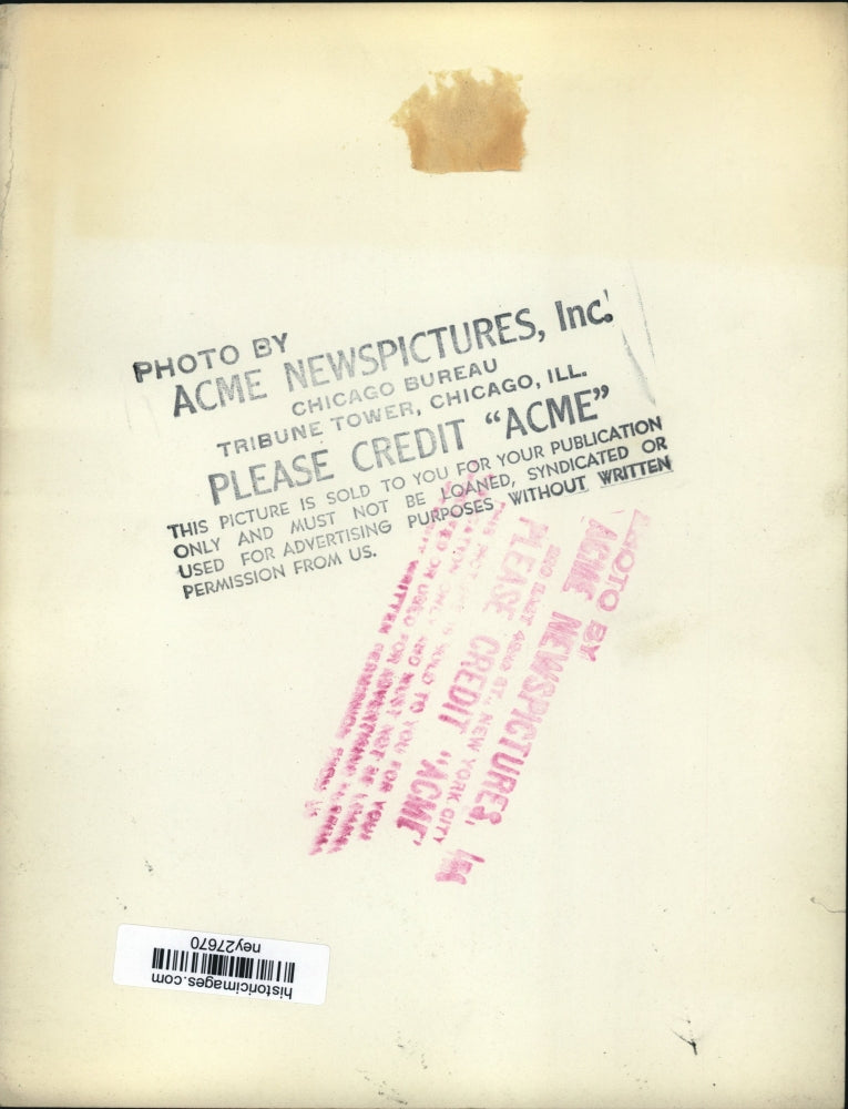 Press Photo Couple enjoying a Carriage Ride Mid Afternoon - ney27670