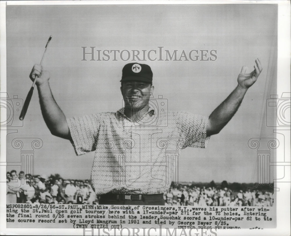 1956 Press Photo Mike Souchak waves his putter after winning the St. Paul Open- Historic Images