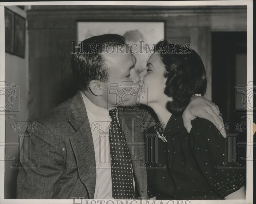 1939 Press Photo Lightweight Champion Lou Ambers Engaged to Childhood Sweetheart