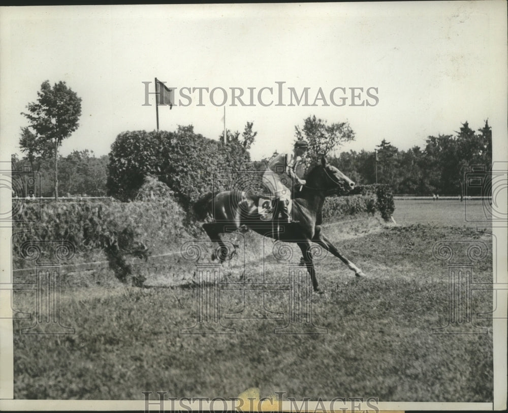 1953 Press Photo &quot;Cherry Brandy&quot; Wins Second Race at Saratoga Springs Track- Historic Images