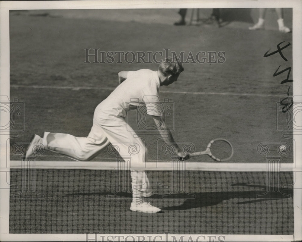 1938 Press Photo Donald Budge Misses one of Harry Hopmans Hard Hit Tennis Balls