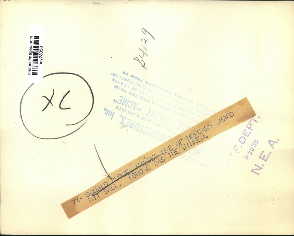 1938 Press Photo Donald Budge Misses one of Harry Hopmans Hard Hit Tennis Balls