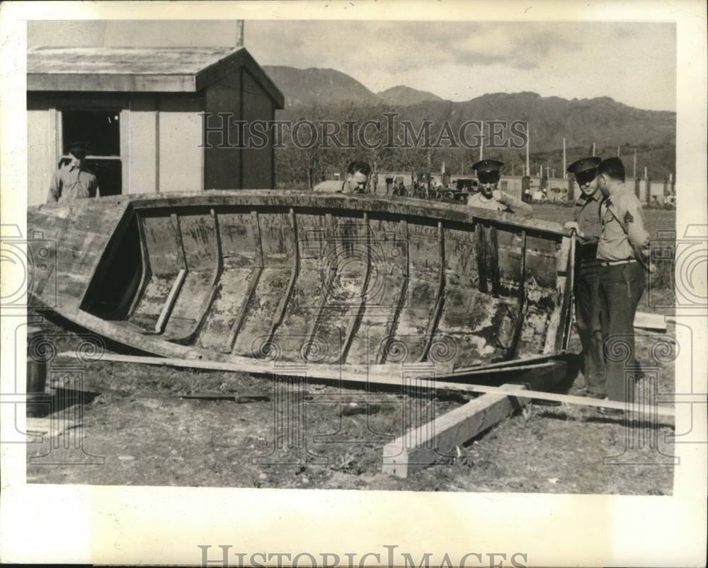 1941 Press Photo US Marines with Wrecked Boat in Kodiak, Alaska - ney28779