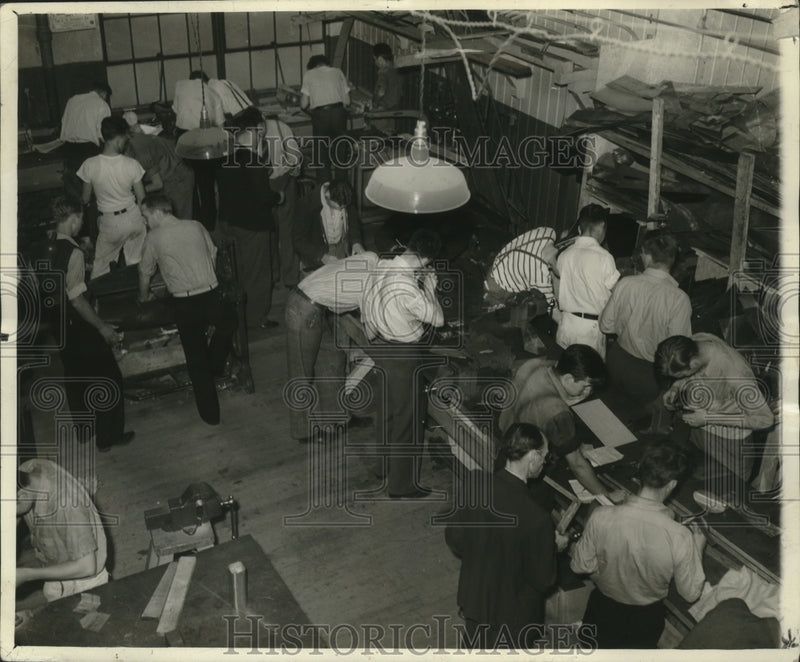 Load image into Gallery viewer, 1940 Press Photo Edison Vocational School Students Learning Aircraft Trades
