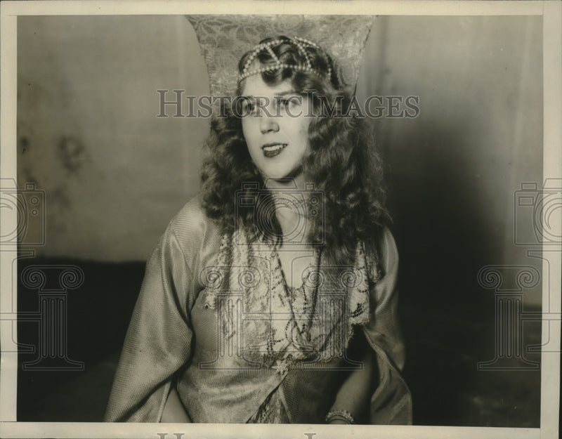 Load image into Gallery viewer, 1928 Press Photo Helen Knudsen in Philadelphia Academy of Fine Arts Plays
