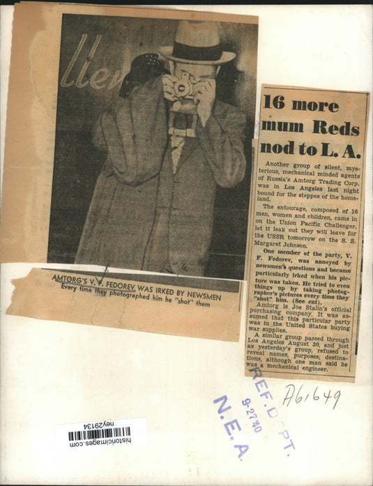 1940 Press Photo Amtorg's V.F. Fedorev Takes Pictures of Newsmen - ney29134