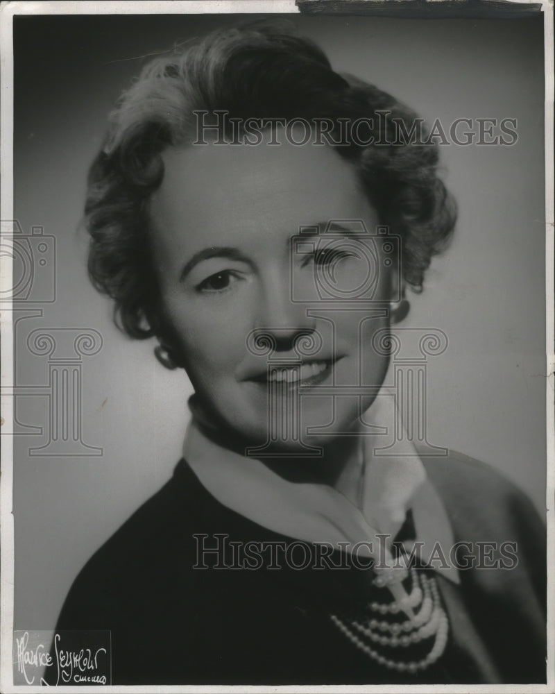 1958 Press Photo Mrs Eugustine Bowe President of Lower North Center Board