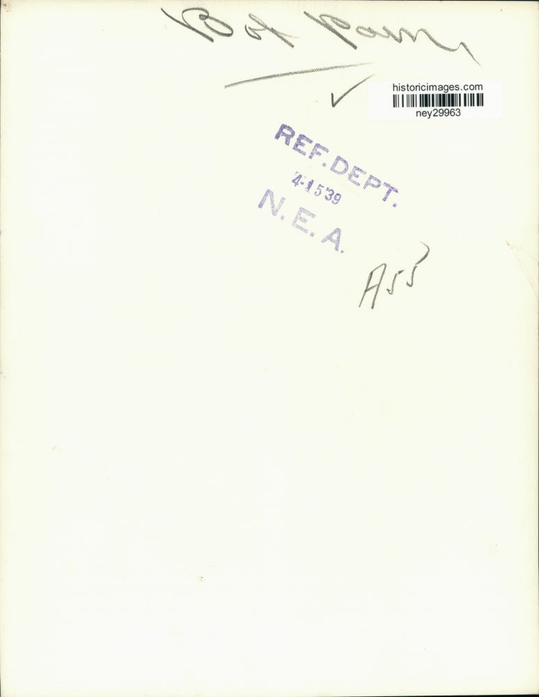 1939 Press Photo Bob Parm Reading the Newspaper - ney29963