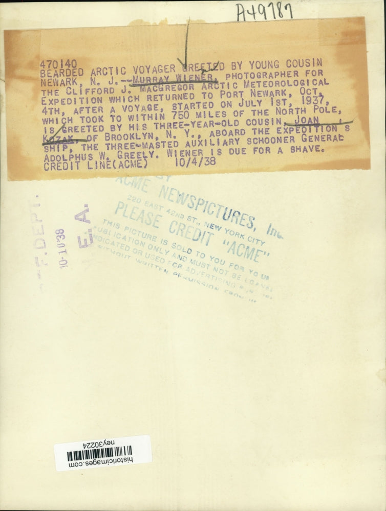 Load image into Gallery viewer, 1938 Press Photo Expedition Photographer Murray Wiener Returns to Port Newark
