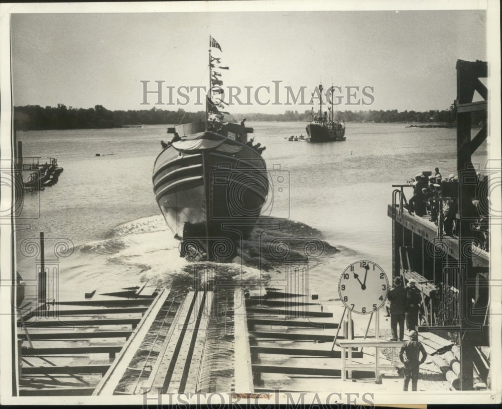 1942 Press Photo Coast Guard Cutter Manitou Launched at Curtis Bay, Maryland