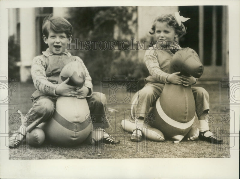 Load image into Gallery viewer, 1940 Press Photo Prince Edward Celebrates Birthday with Princess Alexandra
