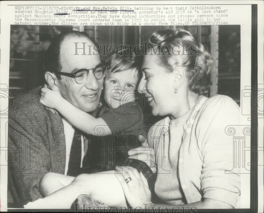 1957 Press Photo Mr & Mrs Melvin Ellis Battle to Keep Their Adopted Daughter