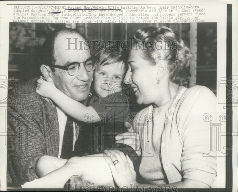 Load image into Gallery viewer, 1957 Press Photo Mr &amp; Mrs Melvin Ellis Battle to Keep Their Adopted Daughter
