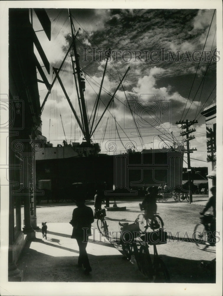 1934 Press Photo Lovely Cloud Setting During Boat Day in Hamilton Bermuda- Historic Images