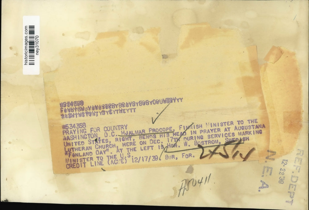 1939 Press Photo Finnish Minister Hjalmar Procope Prays During Finland Day