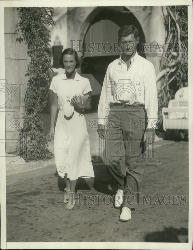 1933 Press Photo Mr & Mrs K James Knott in Palm Beach for their honeymoon