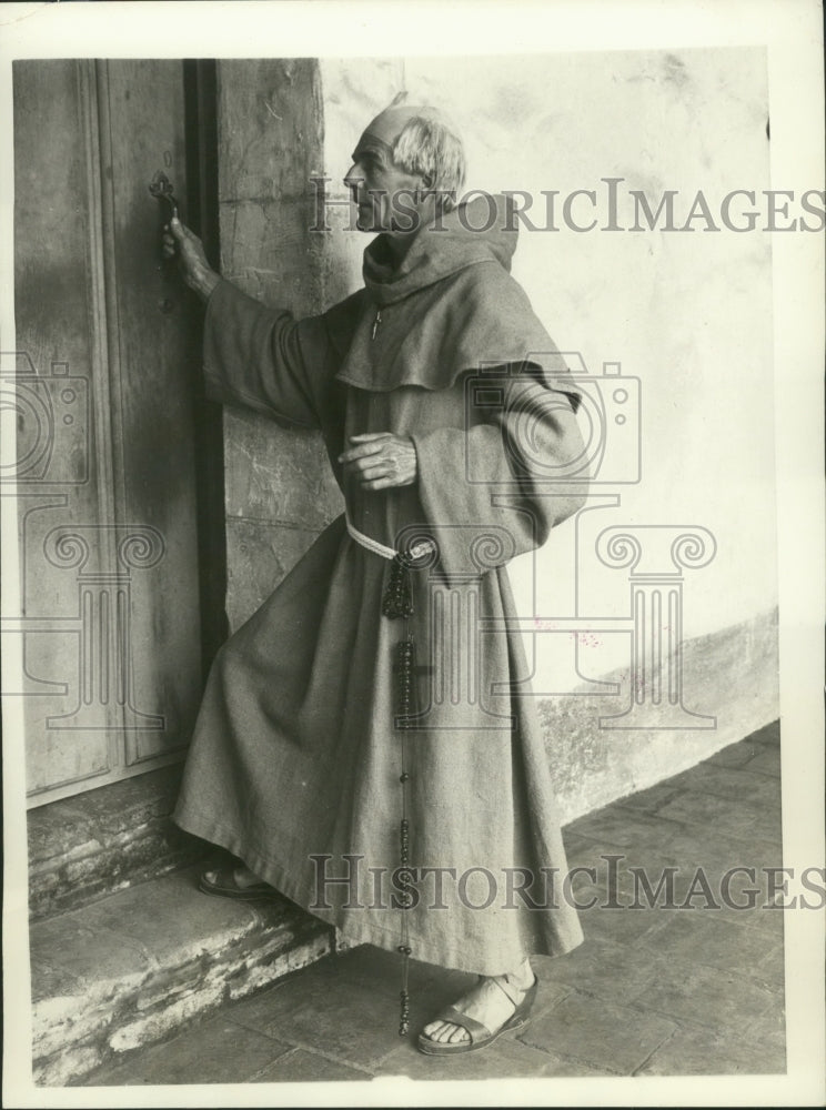 1934 Press Photo G Gordon Douglas chosen to play Padre Junifero Serra- Historic Images