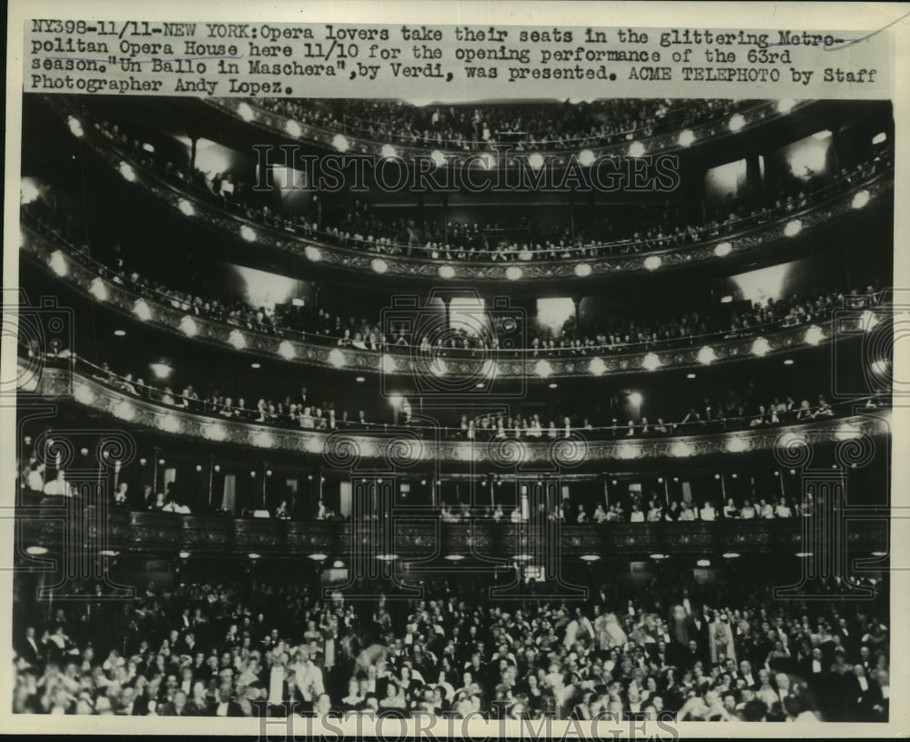 1957 Press Photo audience gathers at Metropolitan Opera House, opening season