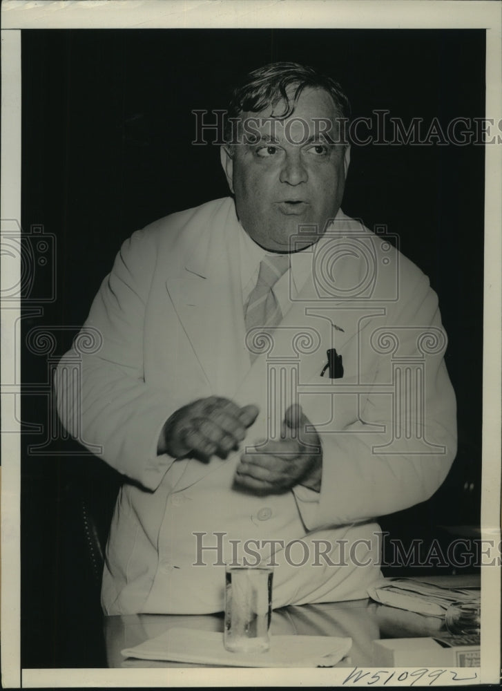 1939 Press Photo Mayor LaGuardia in opposition of removing future tax exemptions