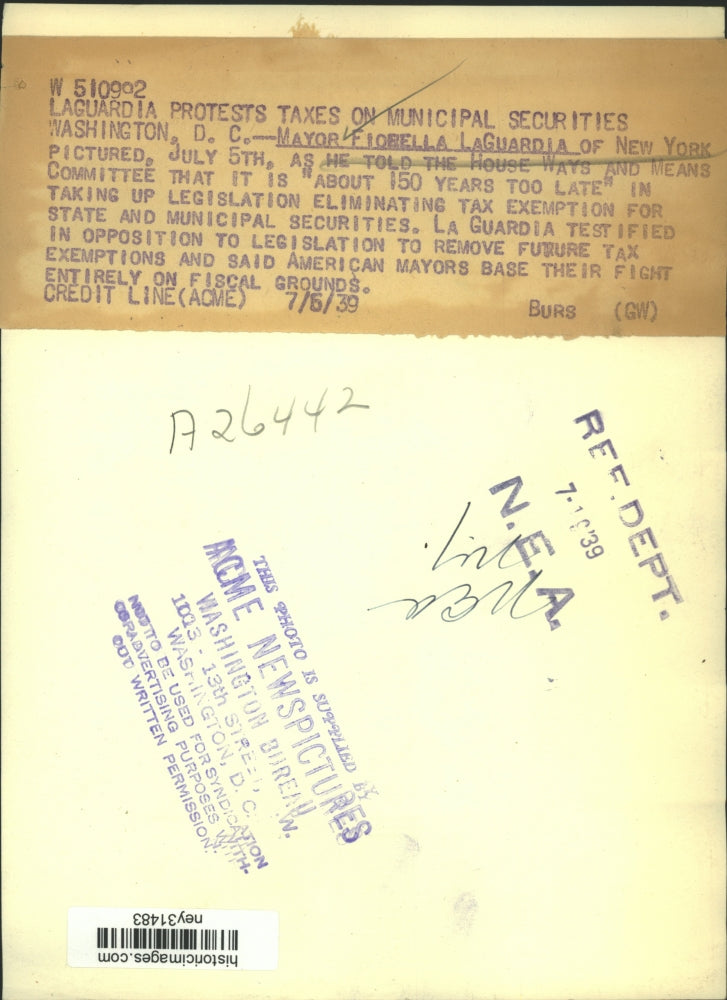 1939 Press Photo Mayor LaGuardia in opposition of removing future tax exemptions