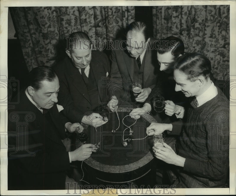 Load image into Gallery viewer, 1949 Press Photo Table Discussion Over Mugs of Beer Helps Contestants Decide
