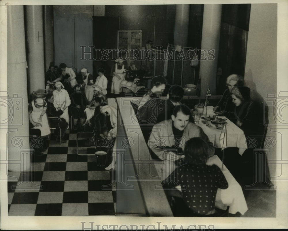 1940 Press Photo Guests In A Finnish Hotel With Nurses Taking Care Of Casualties