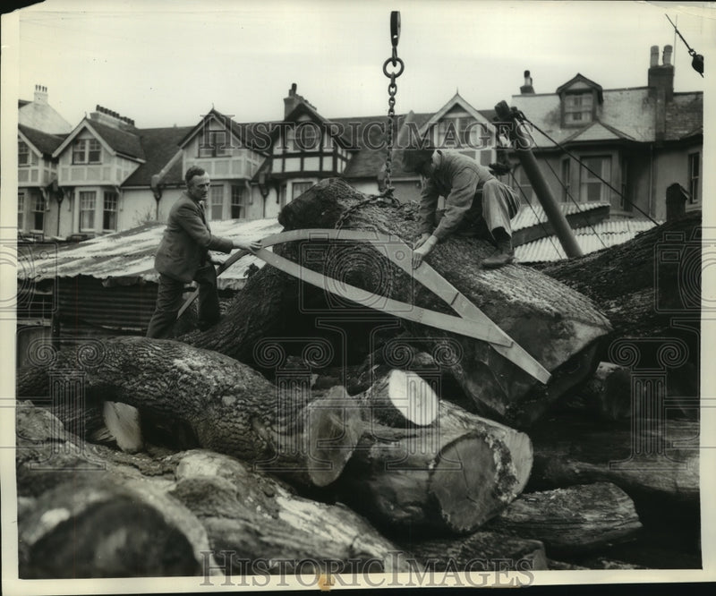 Load image into Gallery viewer, 1956 Press Photo Upham &amp; Frederick Butt Measures Parts of new "Mayflower"
