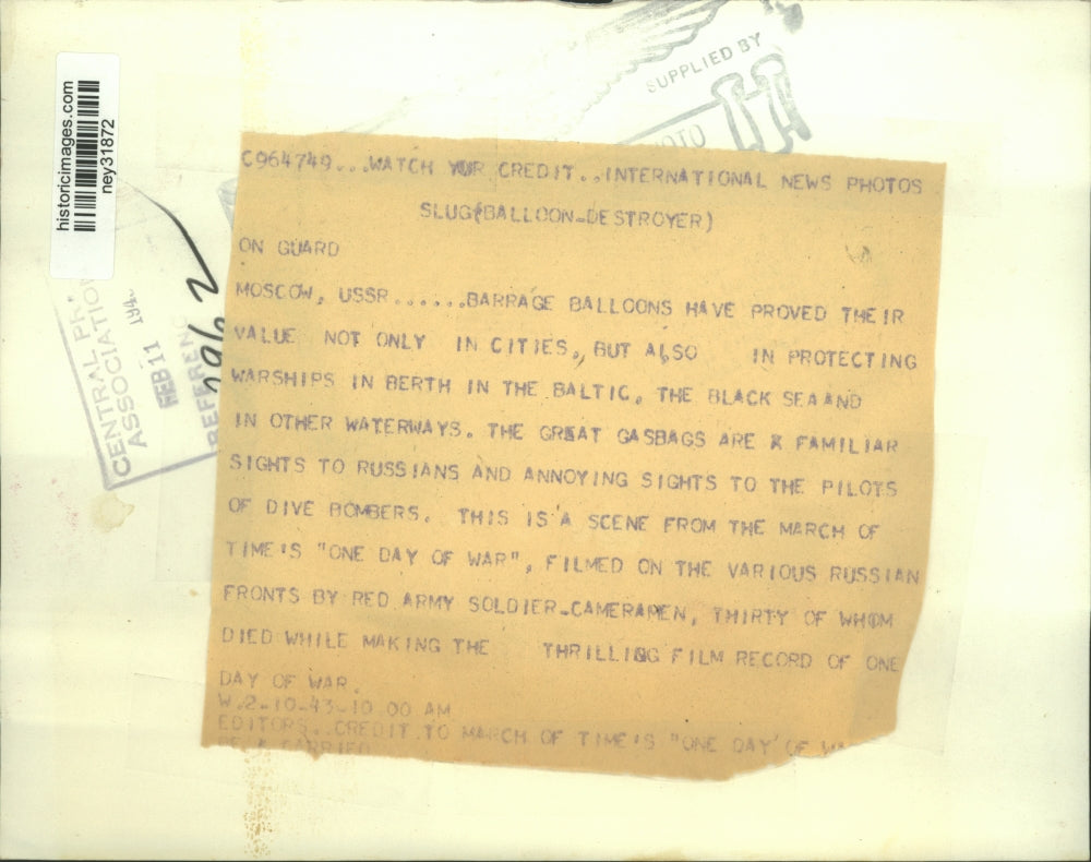 1943 Press Photo Barrage Balloons Prove Value in Protecting Warships in Berth