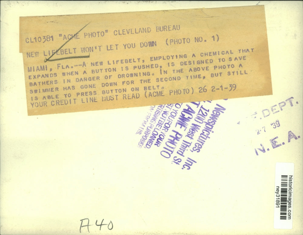 1939 Press Photo Lifebelt Expands Once Button Pushed Brings Bather to Surface